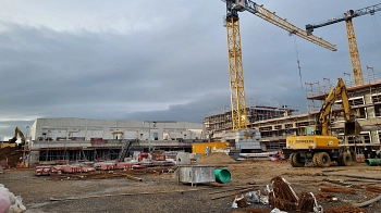09.11.2023 - Blick auf Nordseite Kita und Ostseite Schule