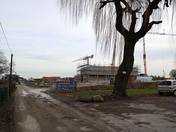 Neubau  Grundschule Seelze Süd - 31.01.2024 - Blick von Almhorster Straße