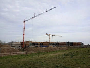 Neubau Grundschule Seelze Süd 31.01.2024 - Blick von Südwesten auf die Schule