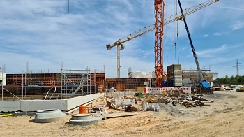 Neubau Grundschule Seelze Süd - Bilder von der Baustelle 20 - 24.08.2023 - Blick vom Westen