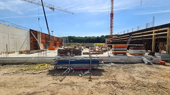 Neubau Grundschule Seelze Süd - Bilder von der Baustelle 19 - 24.08.2023 - Blick vom Norden auf den Mehrzweckraum