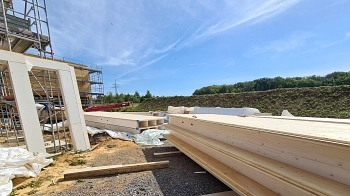 Neubau Grundschule Seelze Süd - Bilder von der Baustelle 30 - 24.08.2023 - Unverbaute Holzelemente