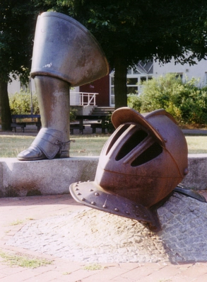 Obentrautdenkmal Stiefel-Helm 2004