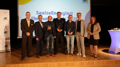 SeelzeEngagiert 2025 - Gruppenbild mit Preisträgern&nbsp;&copy;&nbsp;Stadt Seelze