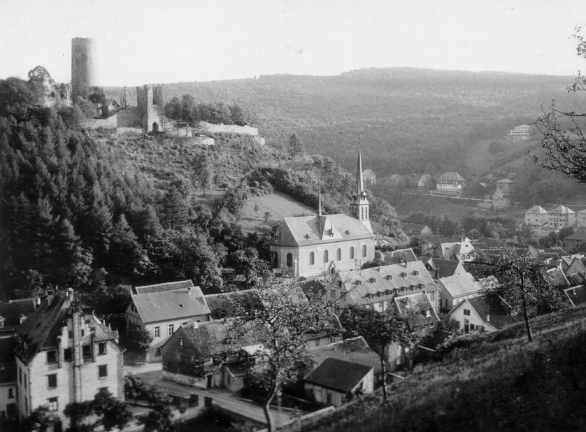 Stromberg im Hunsrück mit Blick auf die Stromburg