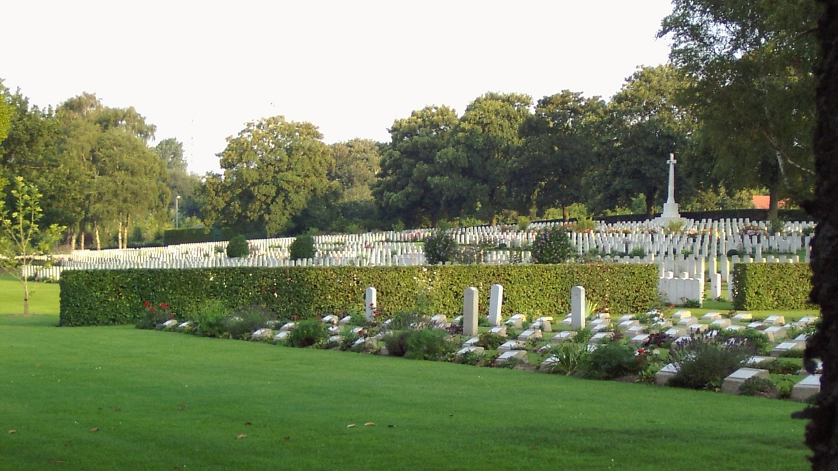 Blick über die Kriegsgräberstätte der Commonwealth War Graves Commission